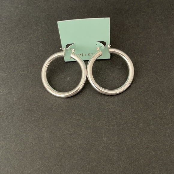 SILVER TONE HOOP EARRINGS - Picture 4 of 4